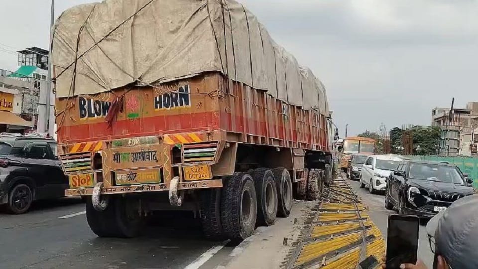 speeding truck mowed down two youths on  highway in Agra