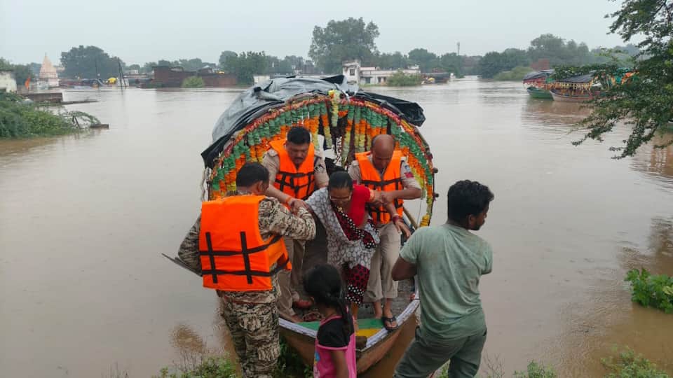UP Heavy Rain Update: Floods in Chitrakoot, Shops Submerged, Railway Track Damaged, Ganga Rises in Prayagraj