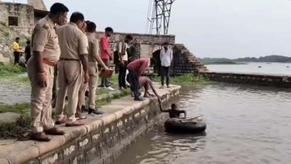 Jhansi: Delhi youth falls into deep waters of Lahchura Dam after slipping