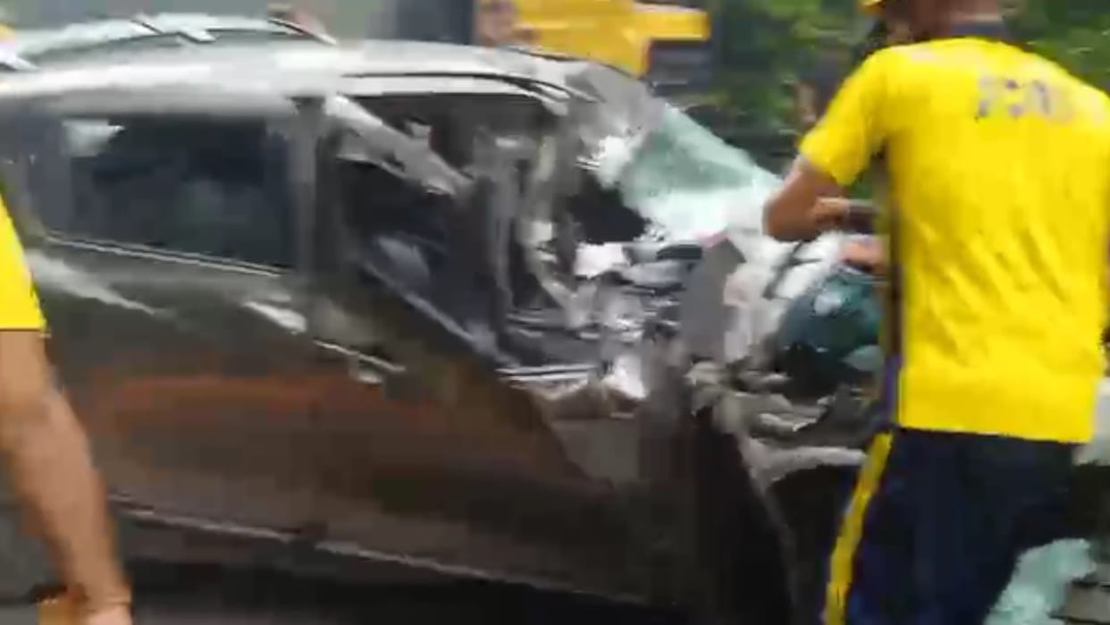 Accident Dumper and Swift Car Collide SDRF Rescues Five Trapped Passengers Mala Kunti Rishikesh