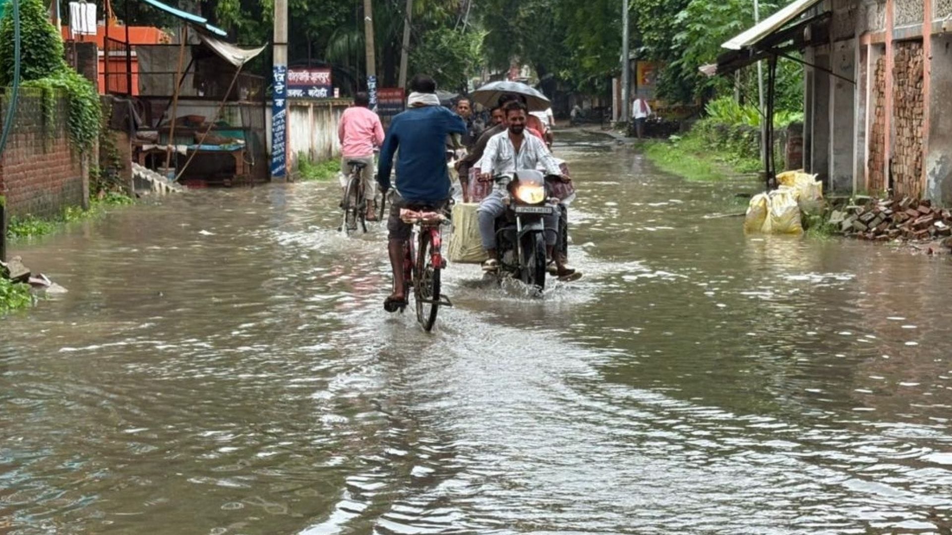 Schools classes 1 to 8 closed Roads submerged and water enters shops in Bhadohi following 108 mm rainfall