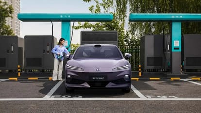 BYD 1500 kW Flash Charging: 97 Per Cent Charge in 9 Minutes to Reshape EV Future