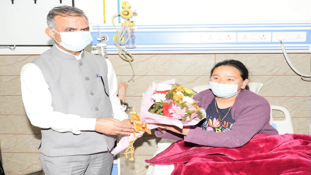 Shimla: cm inquires about MLA Anuradha's well-being at IGMC.