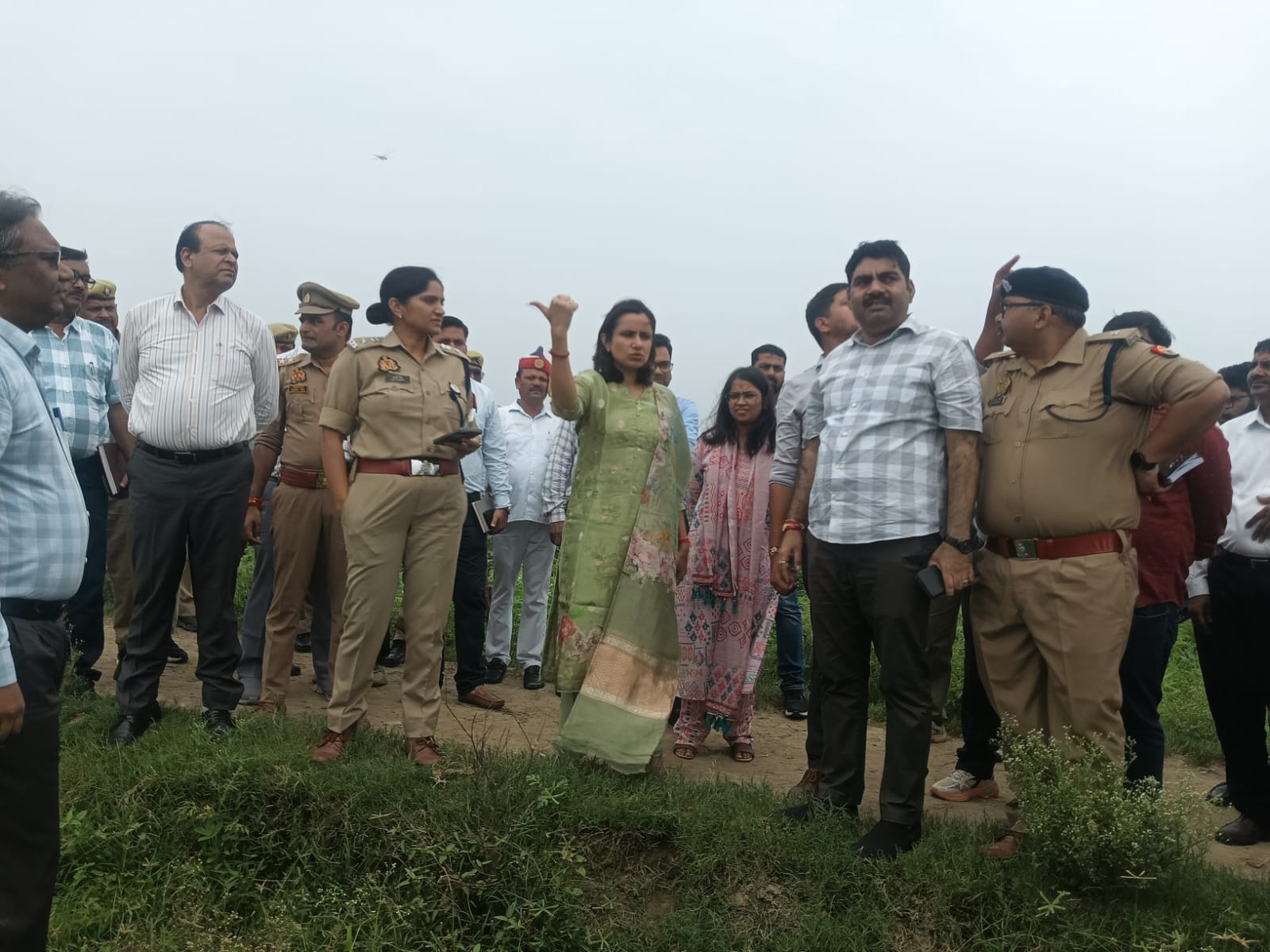 डीएम-एसपी ने सभा स्थल देखा