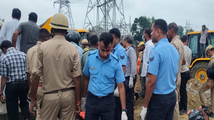 Kaushambi: Massive fire at firecracker factory; Manauri market shaken by explosions.