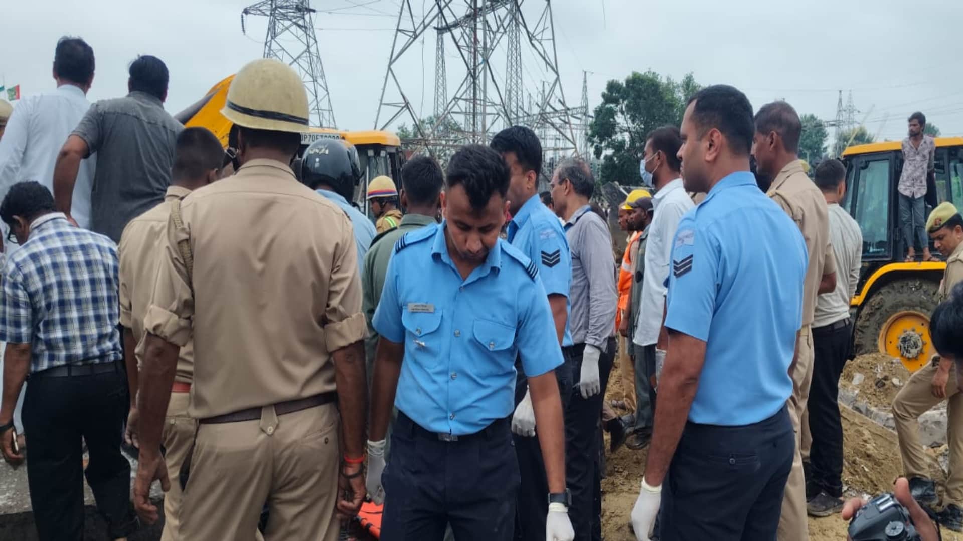Kaushambi: Massive fire at firecracker factory; Manauri market shaken by explosions.