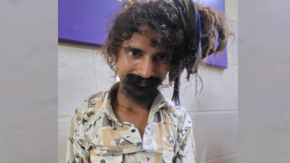 गिरफ्त में ट्रेन में पत्थर मारने का आरोपी