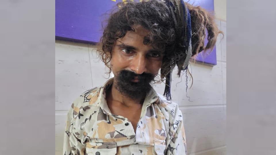 गिरफ्त में ट्रेन में पत्थर मारने का आरोपी