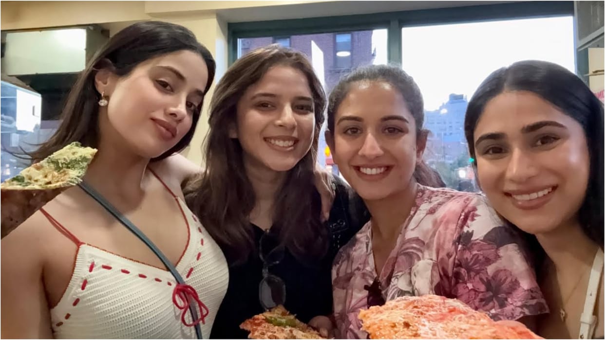 Janhvi Kapoor shares stunning and stylish photos enjoying pizza with her friends on her social media