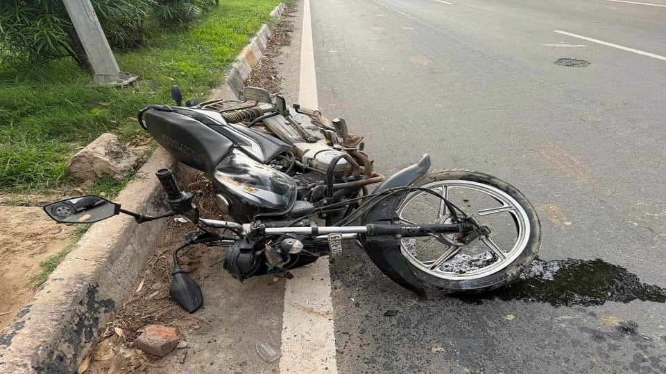 Tragic death of youth in road accident in Agra