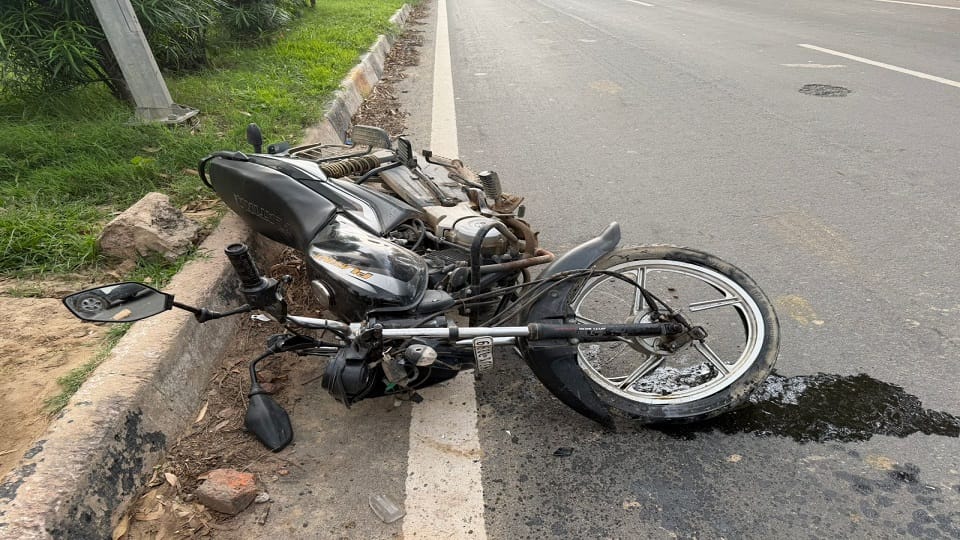 Tragic death of youth in road accident in Agra