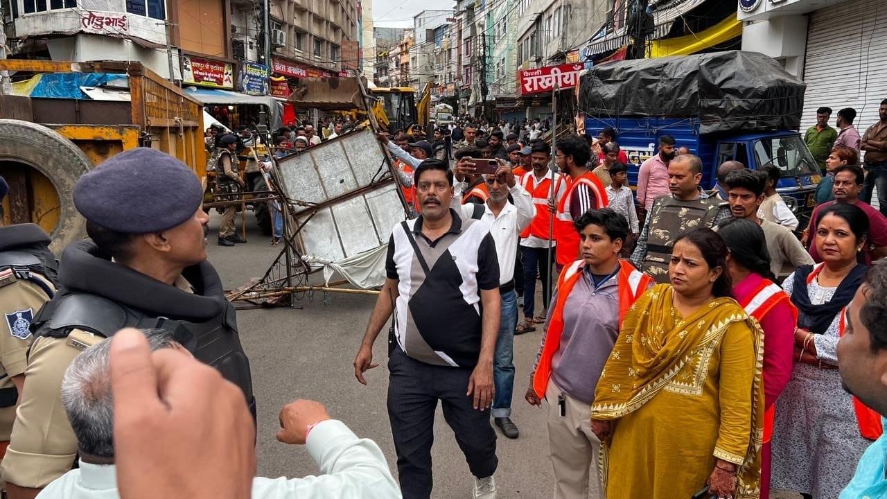indore-news-ranipura-removal-action-encroachment-drive-jail-road-shopkeepers-protest
