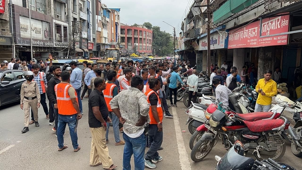 indore-news-ranipura-removal-action-encroachment-drive-jail-road-shopkeepers-protest