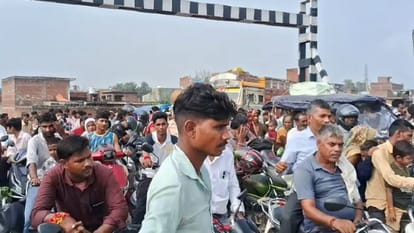 रेलवे फाटक पर लगा जाम