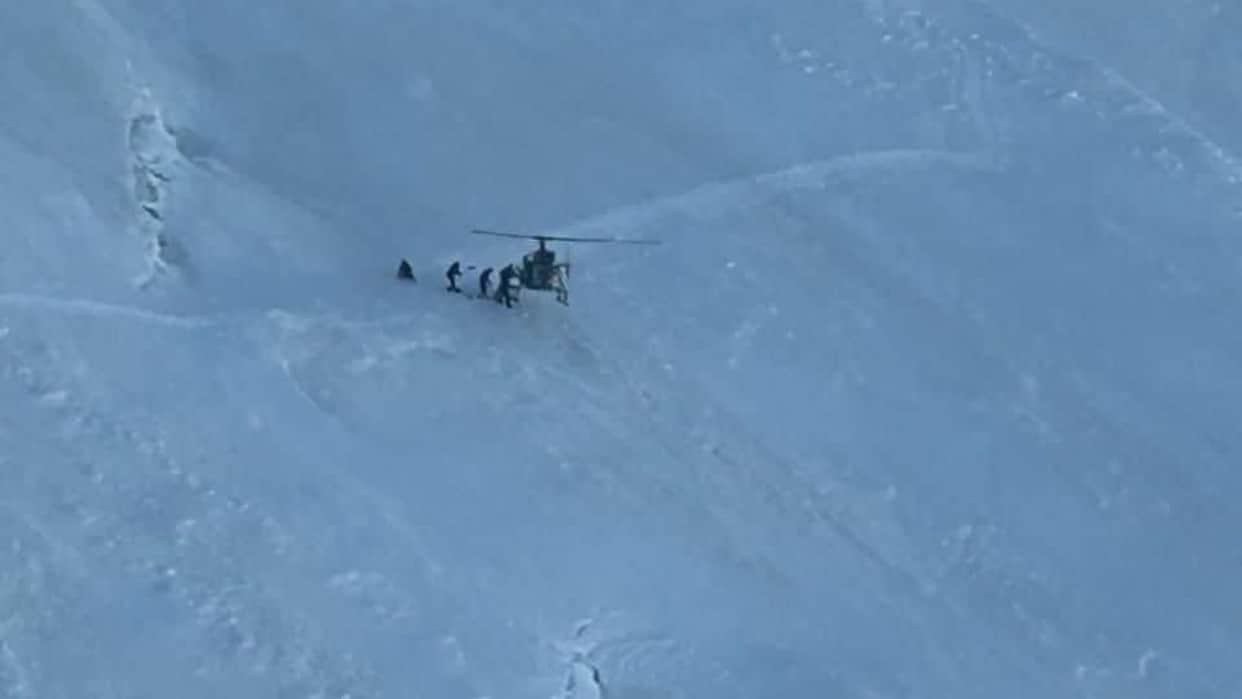 Helicopter steadied at an altitude of 18,600 feet; patient saved.
