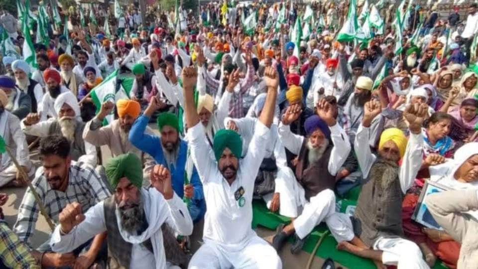 Farmers protest on Chandigarh-Mohali border
