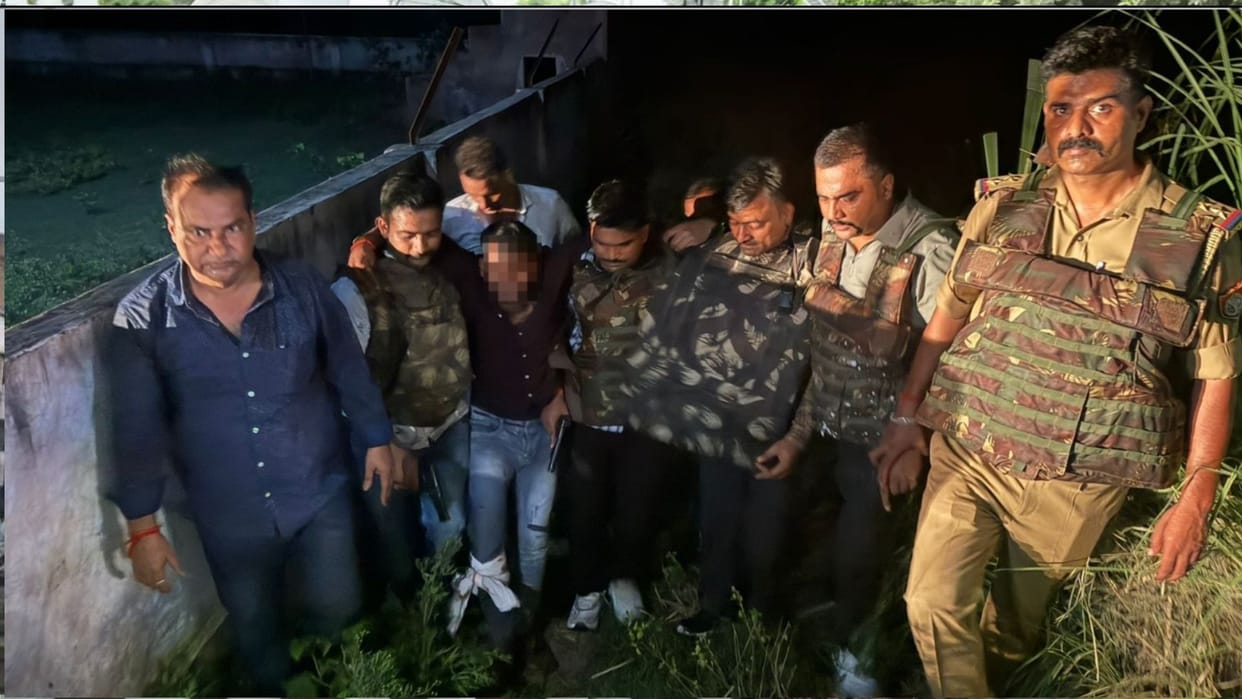 Criminal arrested in police encounter in Kushinagar; he was fleeing after snatching a pistol.