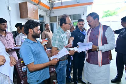 Deputy CM Keshav Prasad Maurya's public grievance hearing