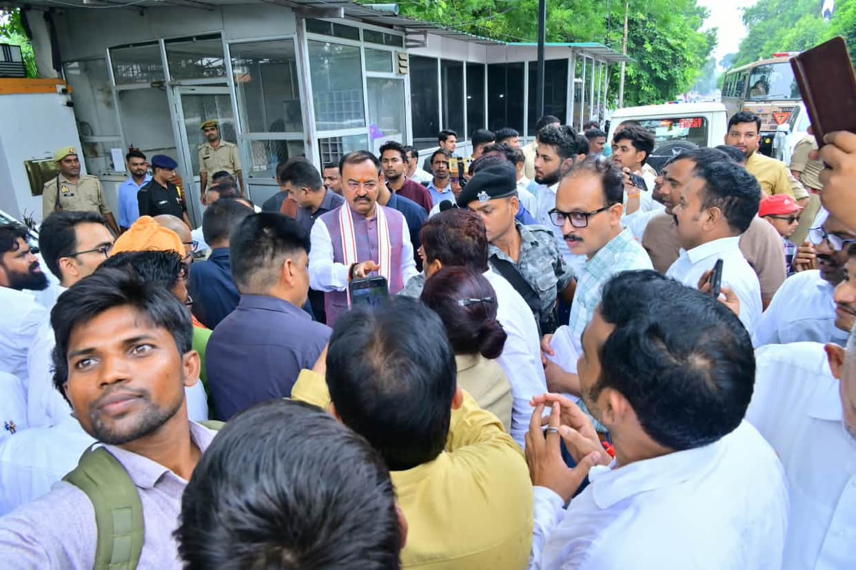 Deputy CM Keshav Prasad Maurya's public grievance hearing