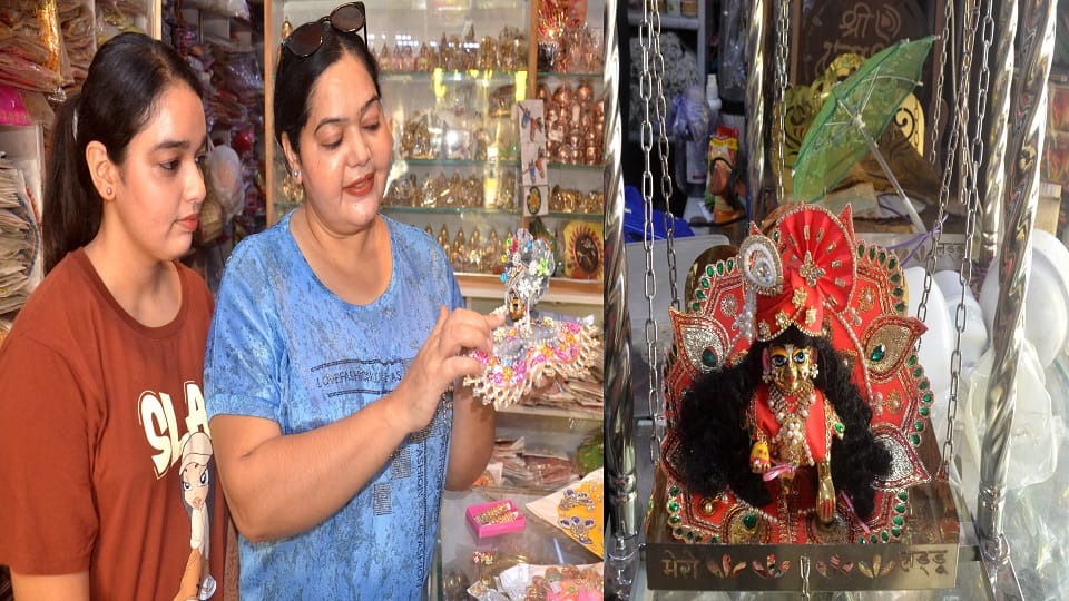 Laddu Gopal in Stone