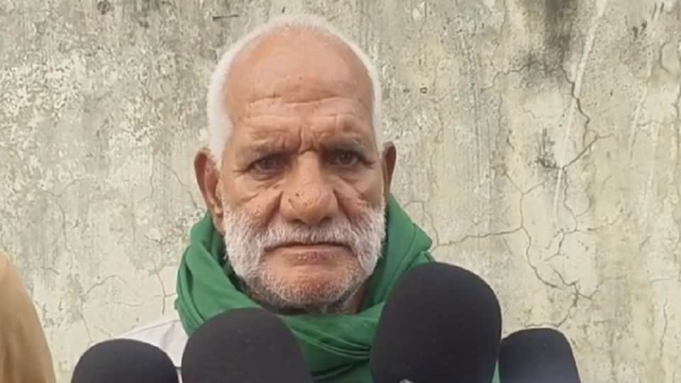 मौके पर पहुंचे अंकित बालियान के पिता सतबीर फौजी।
