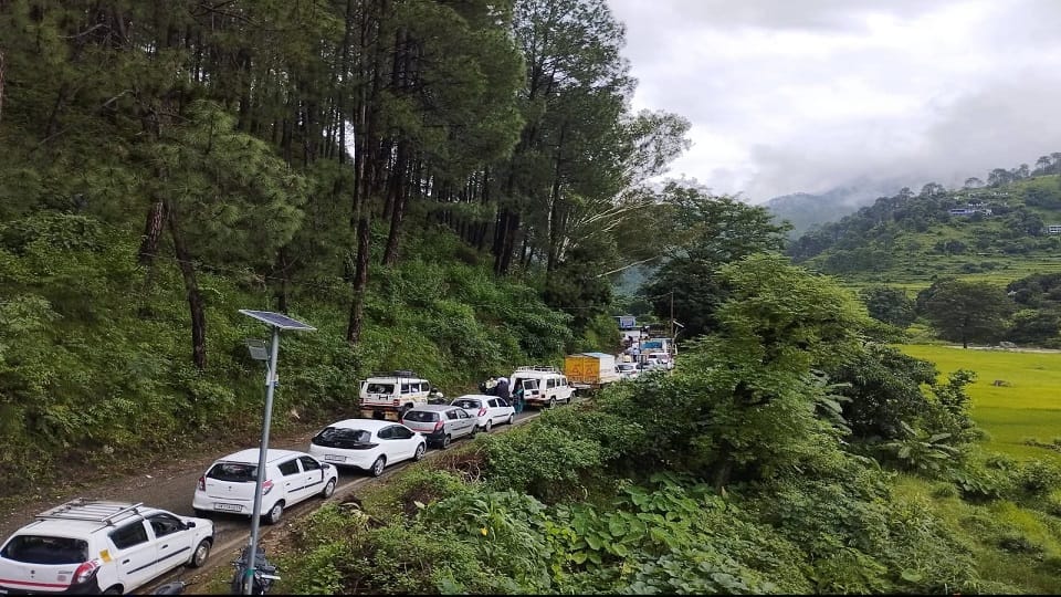 Bageshwar-garur motor road closed due to hill crack near Rawaikhal