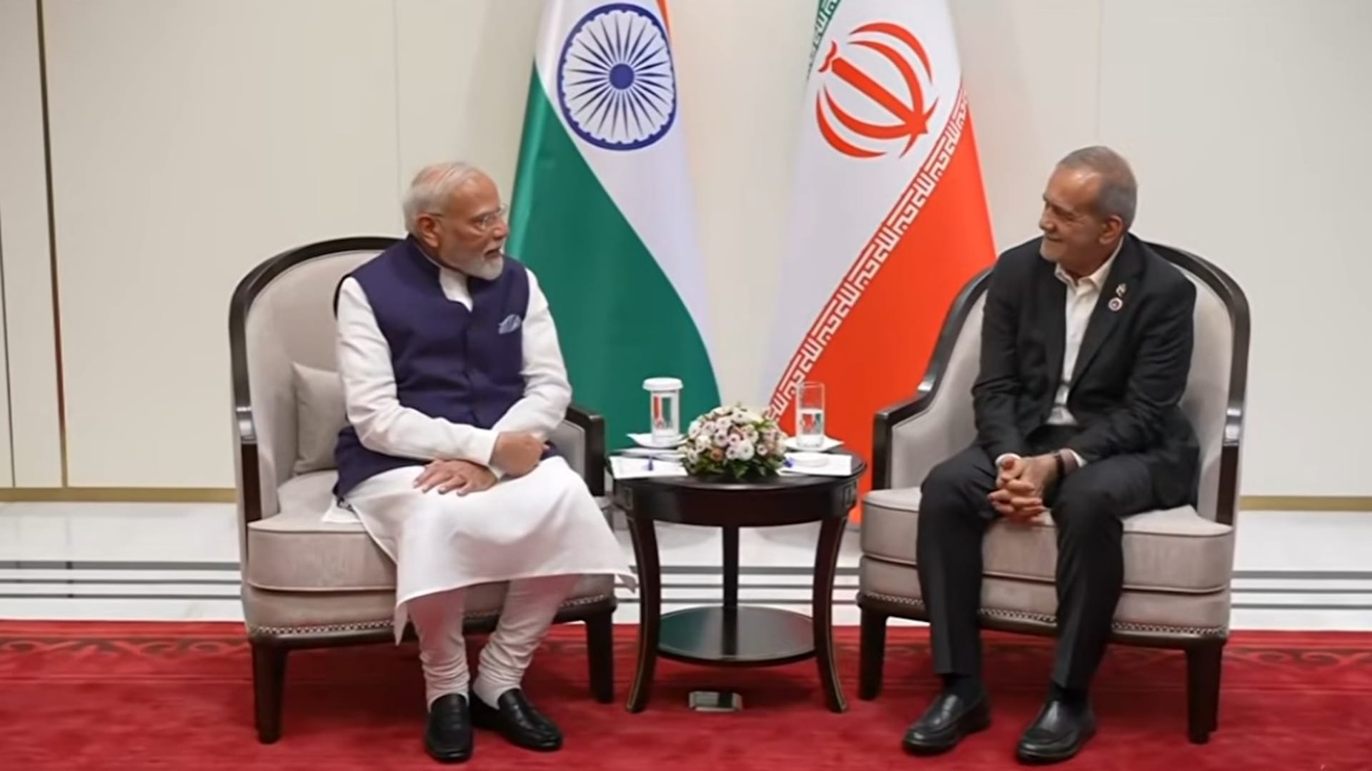 प्रधानमंत्री नरेंद्र मोदी और ईरान के राष्ट्रपति मसूद पेजेश्कियान।