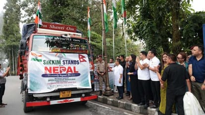 राहत सामग्री के साथ दल रवाना।