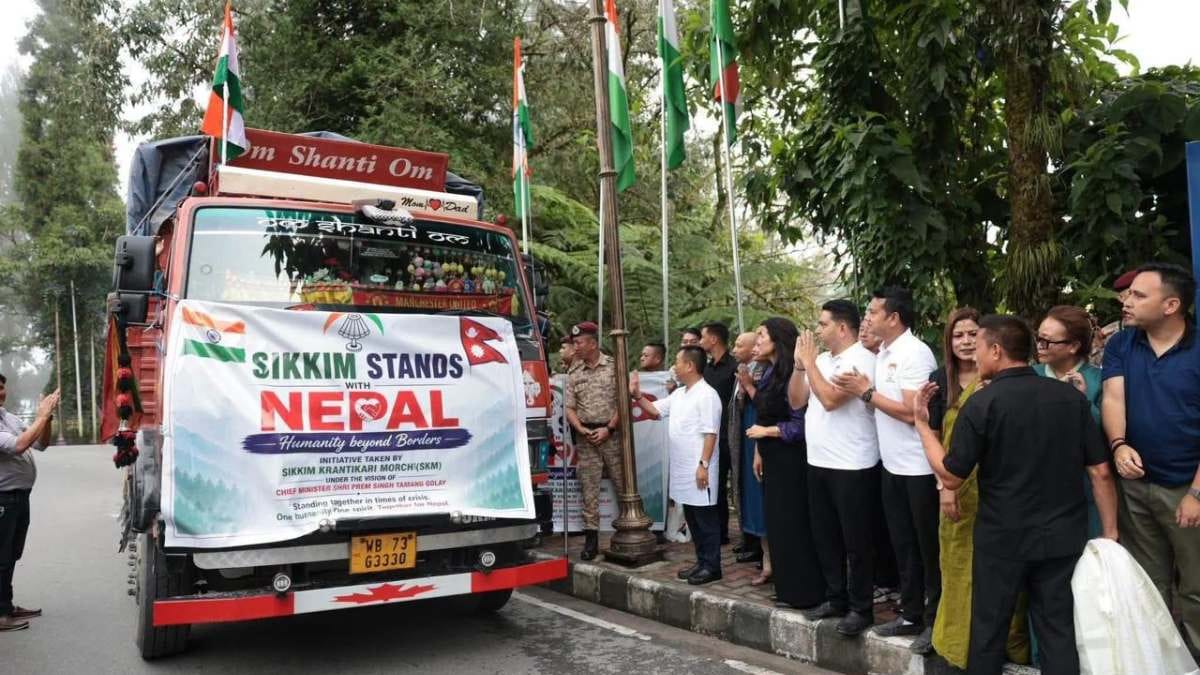 सिक्किम ने नेपाल बाढ़ पीड़ितों को राहत भेजी, सीएम तमांग ने दिखाई हरी झंडी
