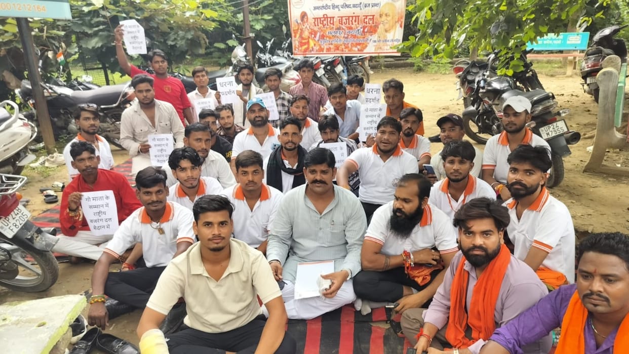 Allegations of irregularities in cow shelters Rashtriya Bajrang Dal stages a protest in Budaun
