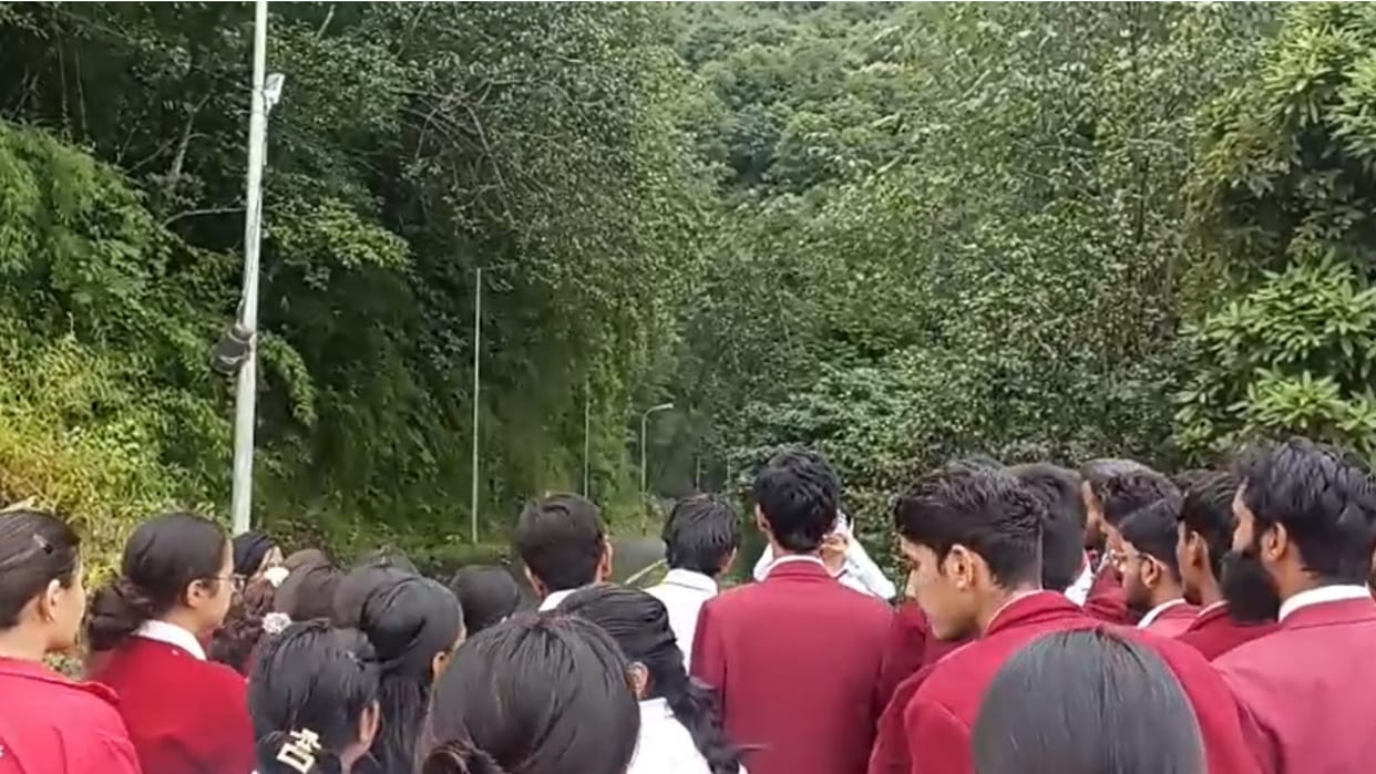 Bharsar Agriculture University Student Dies After Illness Students Stage Protest on Campus pauri Garhwal