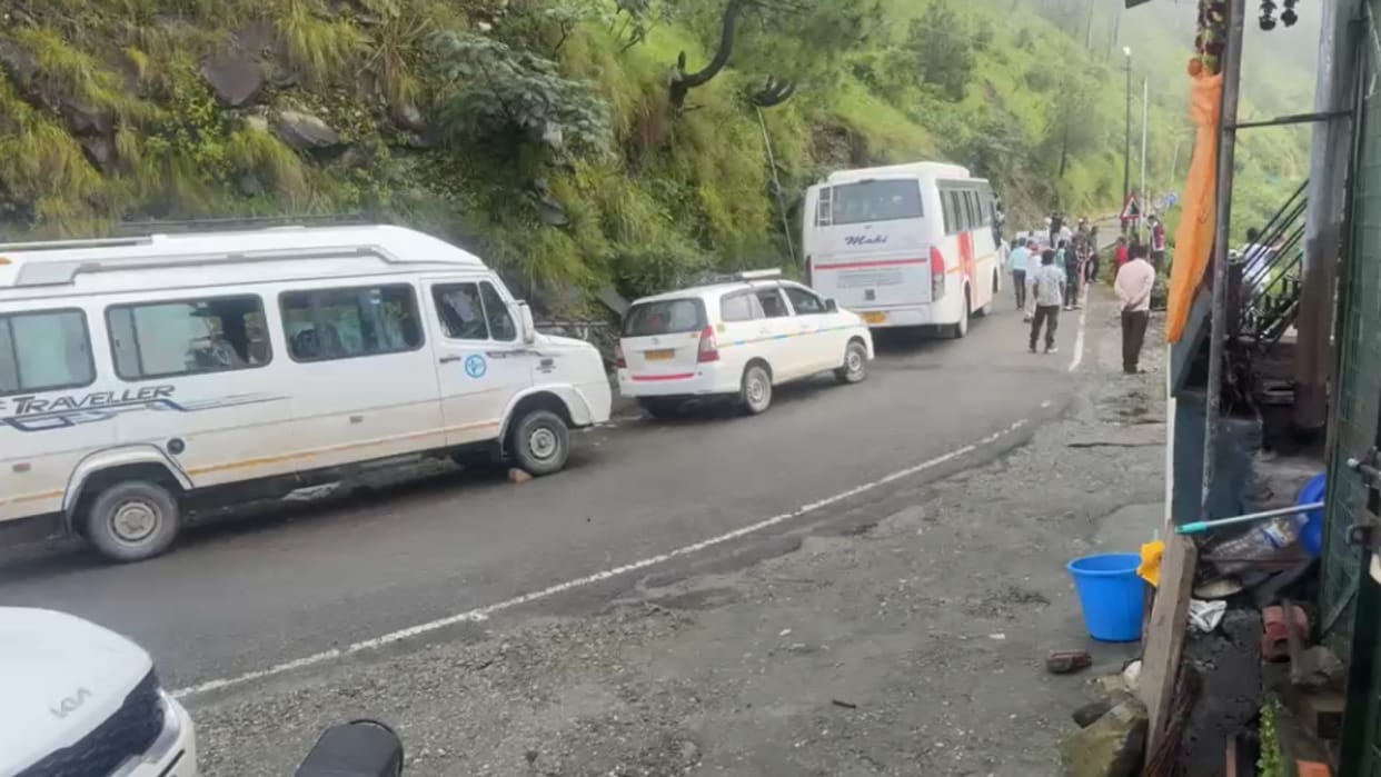 Yamunotri Dham Power supply to 12 villages disrupted due to land subsidence highway also blocked Uttarkashi