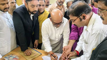 अजय राय पहुंचे सिविल कोर्ट