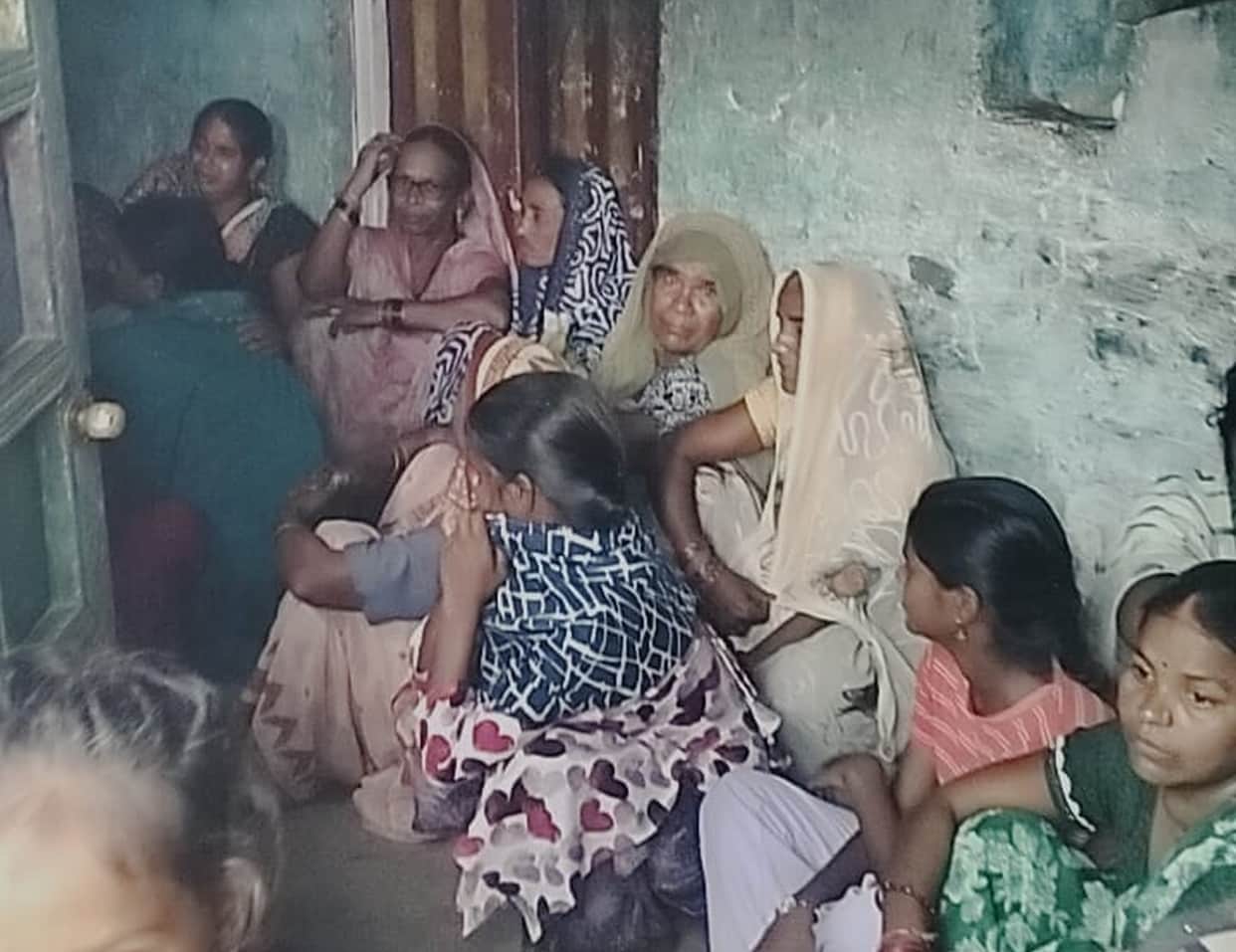 Balrampur: Husband and wife found unconscious on their bed under suspicious circumstances