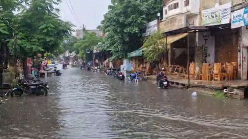 Saharanpur: 40-Minute Heavy Rain Floods Roads and Colonies, Waterlogging Reported Across City