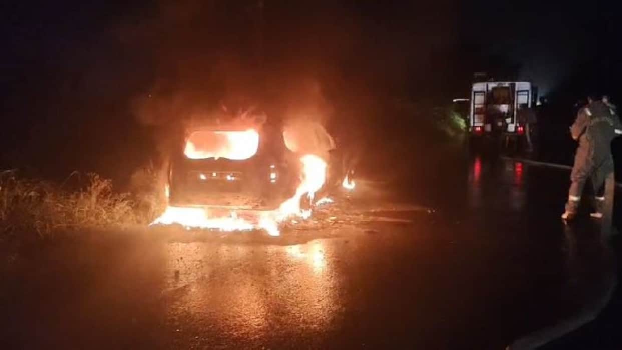 fire breaks out in moving car near toll plaza in Bareilly