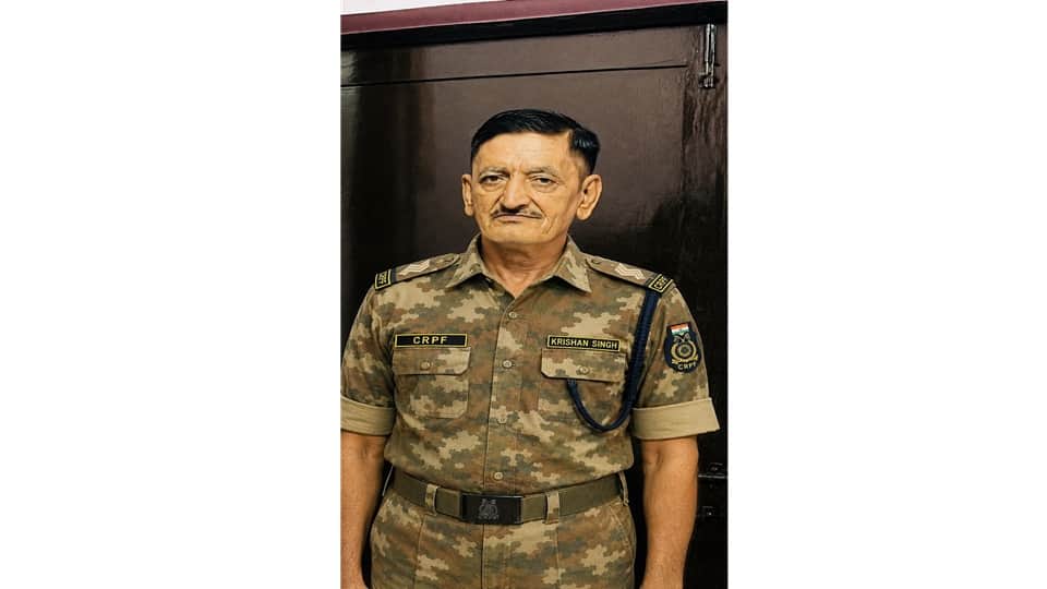 Sonipat: CRPF Havildar battling cancer passes away; last rites performed with state honors.