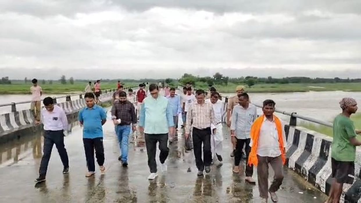 two lakh cusecs of water released into the Sharda River Flood alert in Pilibhit