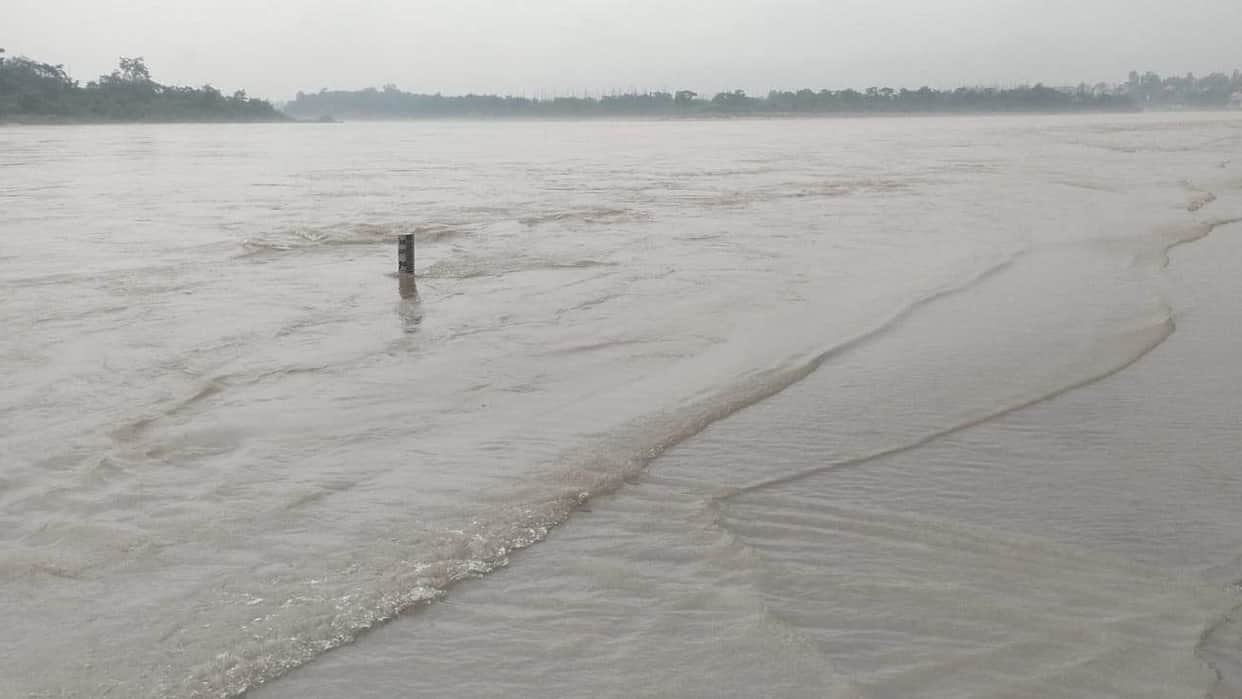 Uttarakhand Weather News Ganga flows just 0.7 cm below warning mark alert issued for settlements