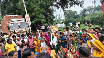 घटना से नाराज परिजनों ने लगाया जाम