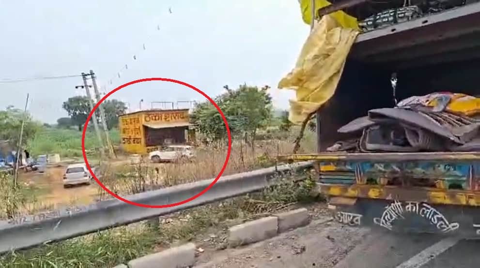 Administration seals toll plaza after deaths of six pilgrims on KMP Expressway