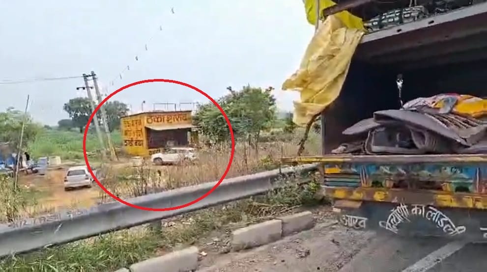 Administration seals toll plaza after deaths of six pilgrims on KMP Expressway