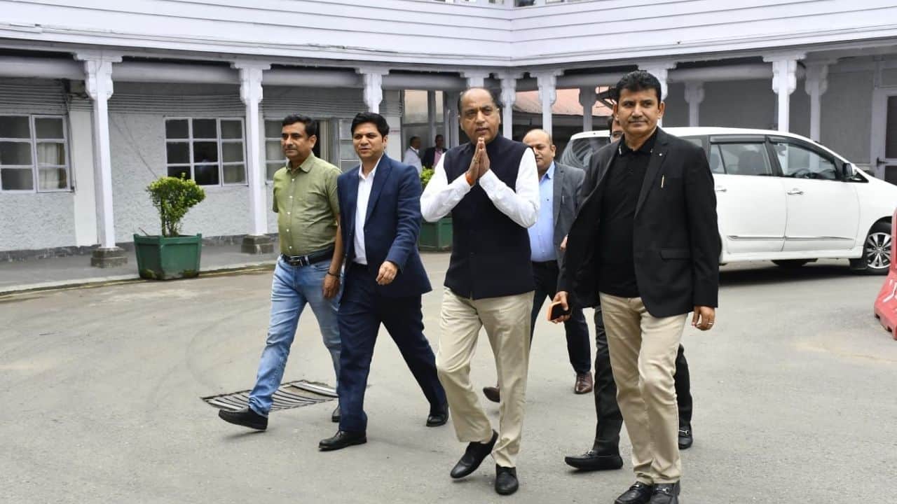 जयराम ठाकुर ने कर्मचारी और पेंशनरों के धरने को लेकर सुक्खू सरकार पर निशाना साधा