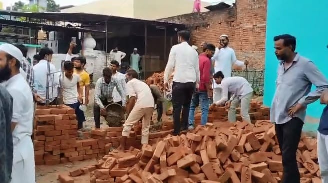 Orai Dispute over madrasa construction Hindu Yuva Vahini District President submits a complaint letter to SDM