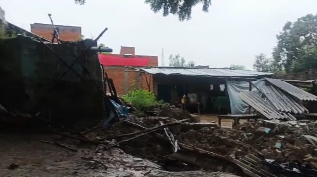 Kanpur Mud house collapses during rain elderly woman dies after being buried under the debris