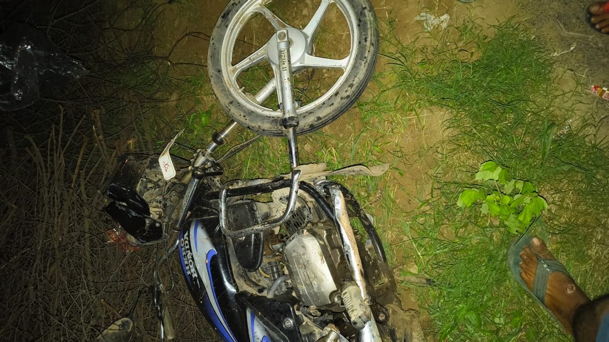 Loader Hits Bike in Jalaun, Labourer Dies and Companion Seriously Injured