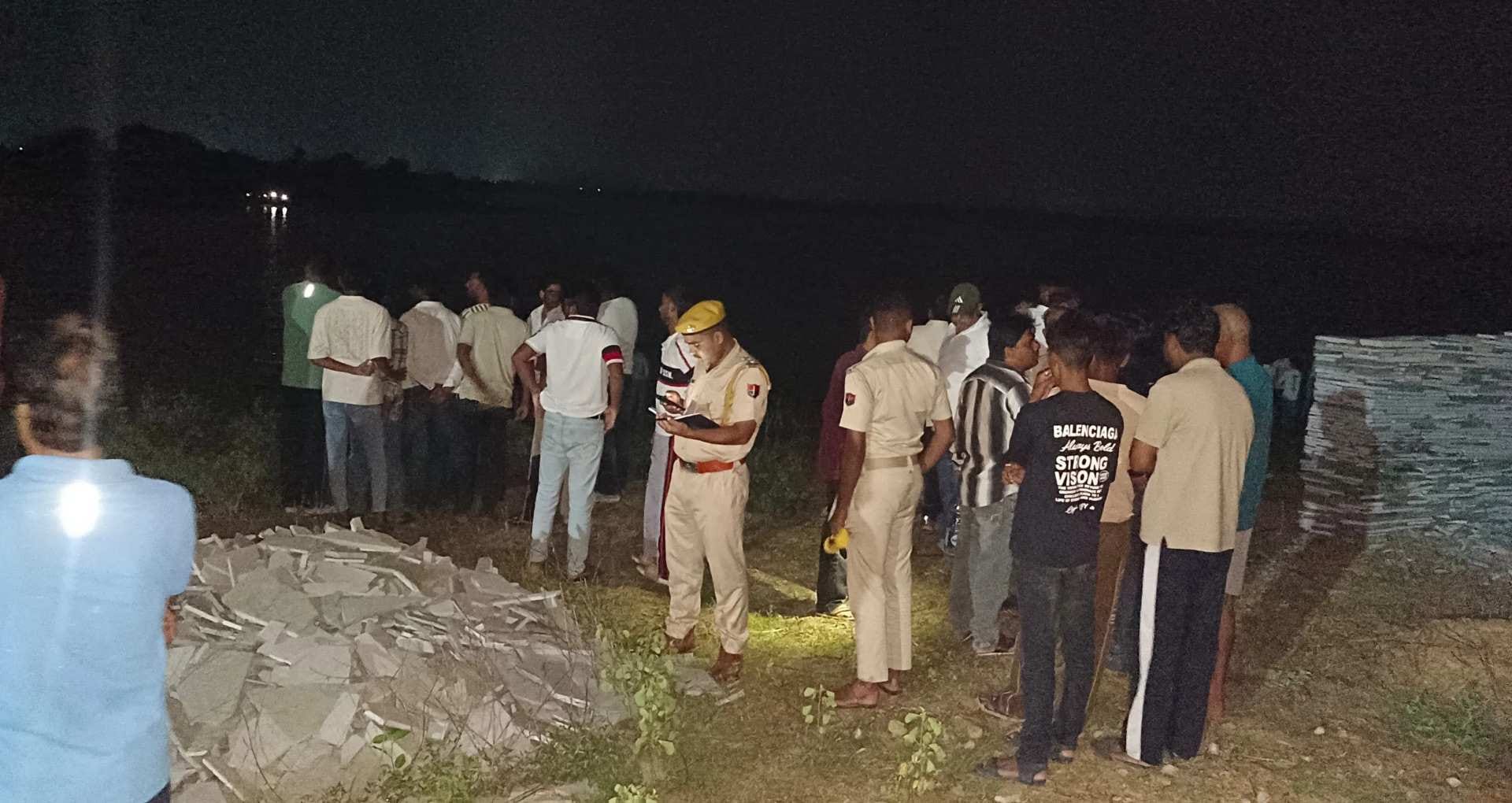 मौके पर मौजूद पुलिसकर्मी