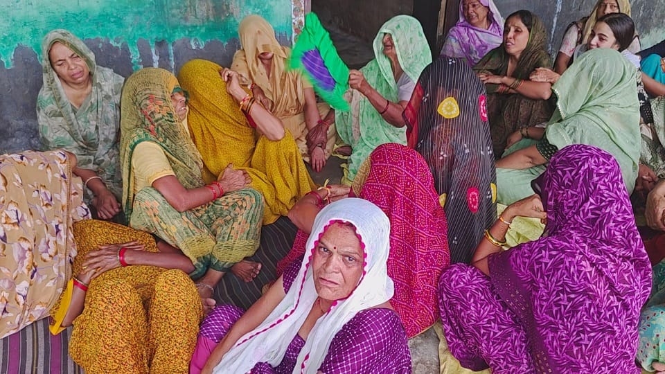 Mainpuri  pilgrims pickup collided with truck on kmp expressway in palwal six died