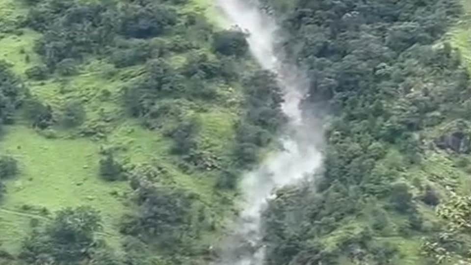 Landslide from the hill in Phlyati Munsiyari