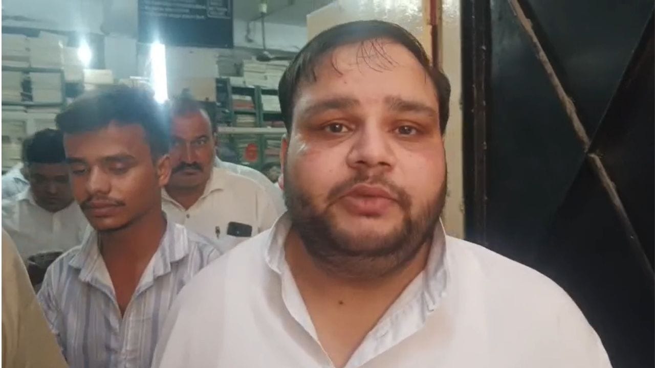 मुंशी की जेब से 50 हजार रुपये चोरी